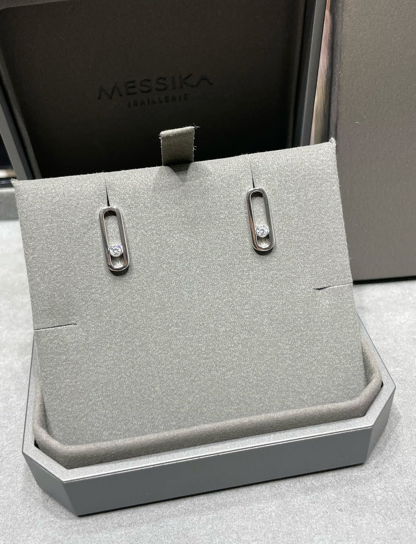 [Miro ] MOVE UNO SMALL 1 DIAMOND EARRINGS