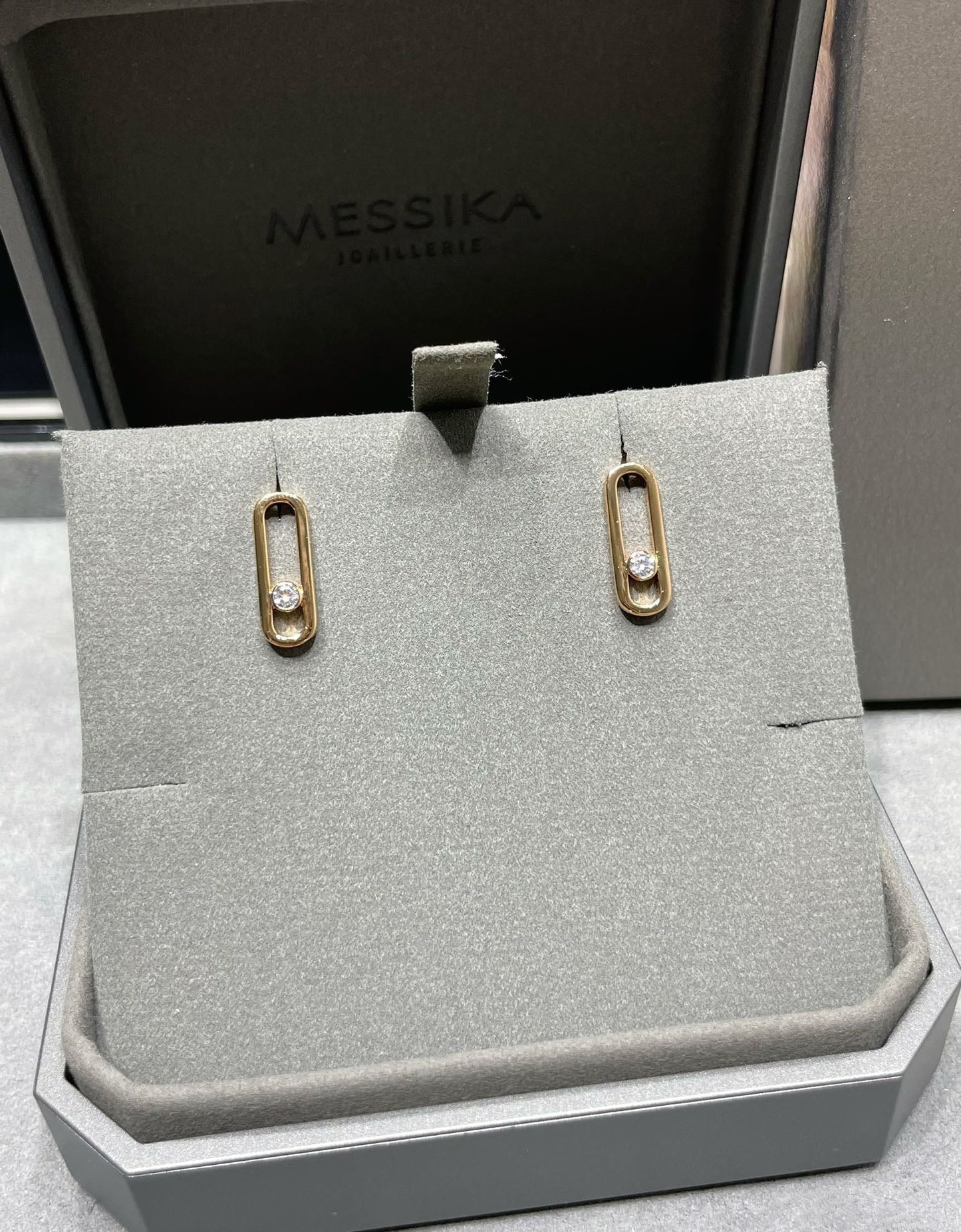 [Miro ] MOVE UNO SMALL 1 DIAMOND EARRINGS