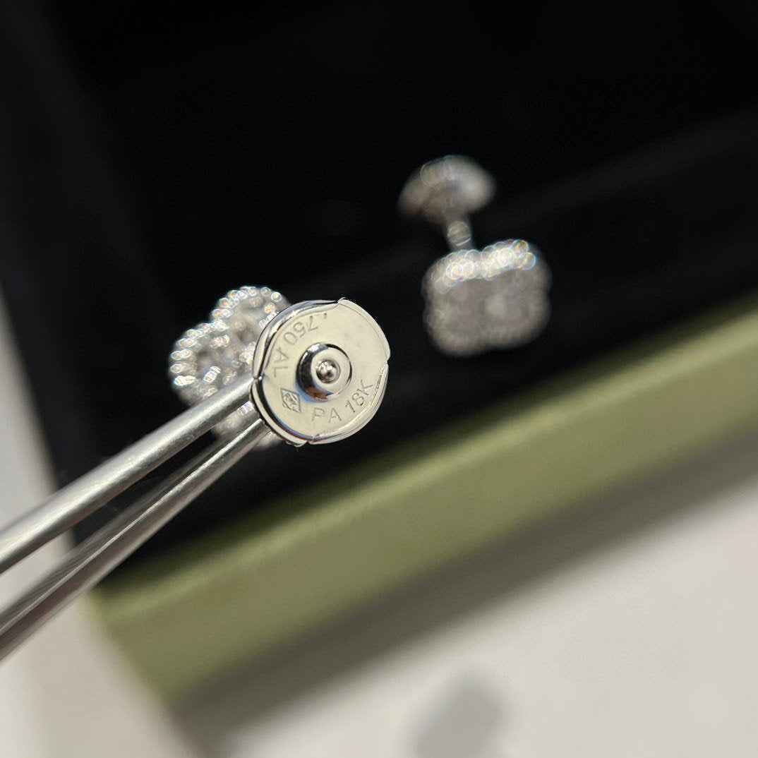 Miro CLOVER MINI DIAMOND STUD EARRINGS