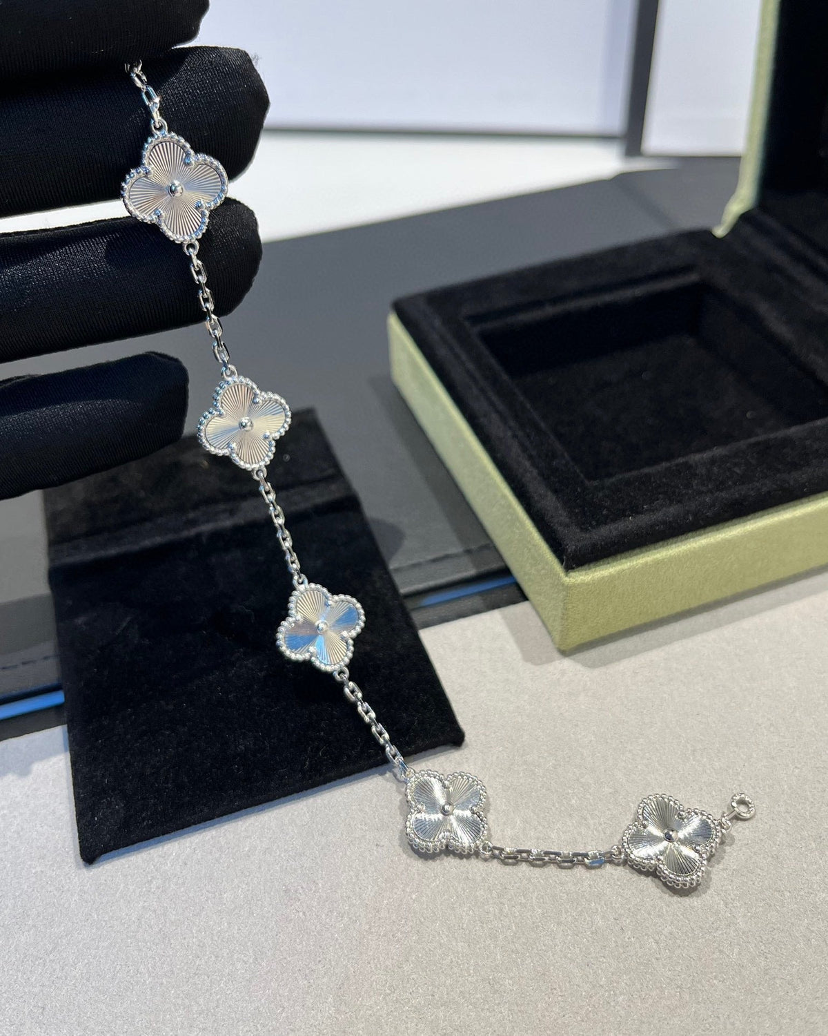 [Miro ]New  CLOVER 5 MOTIF LASER BRACELET COLLECTION