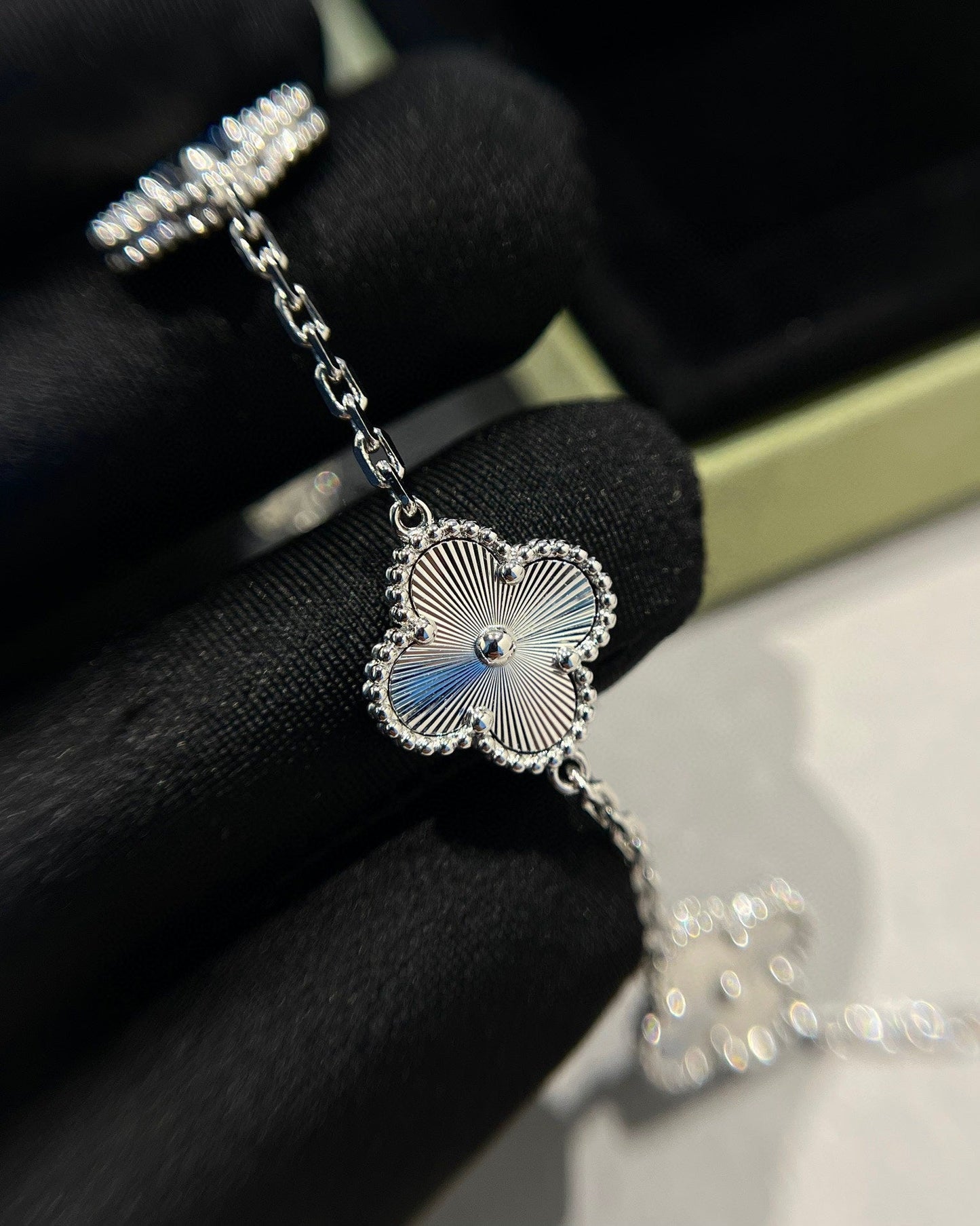 [Miro ]New  CLOVER 5 MOTIF LASER BRACELET COLLECTION