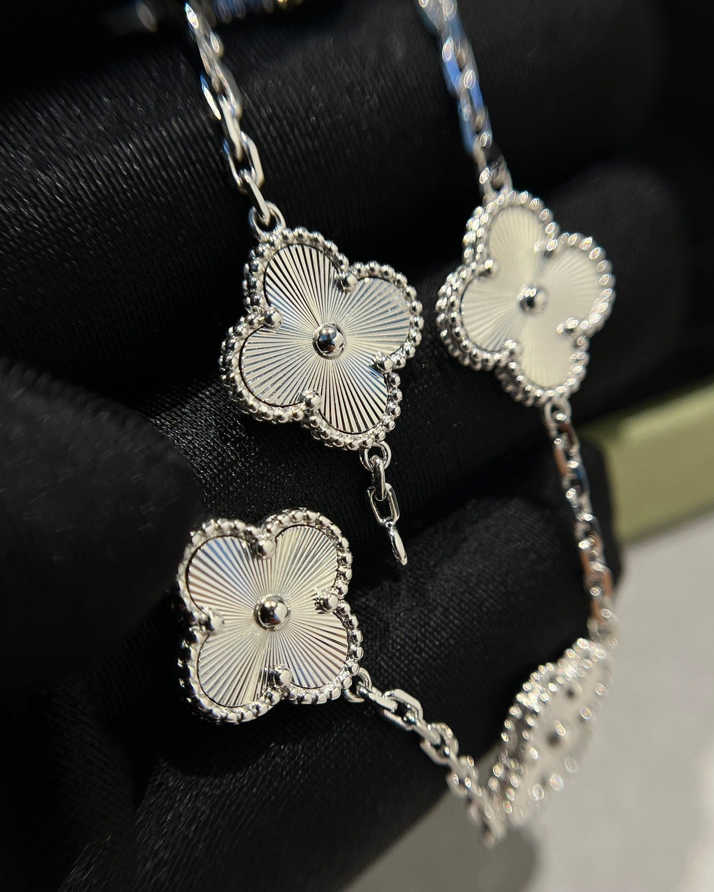 [Miro ]New  CLOVER 5 MOTIF LASER BRACELET COLLECTION