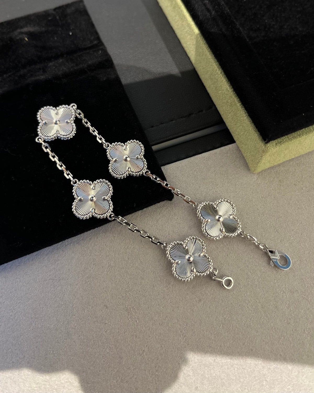 [Miro ]New  CLOVER 5 MOTIF LASER BRACELET COLLECTION