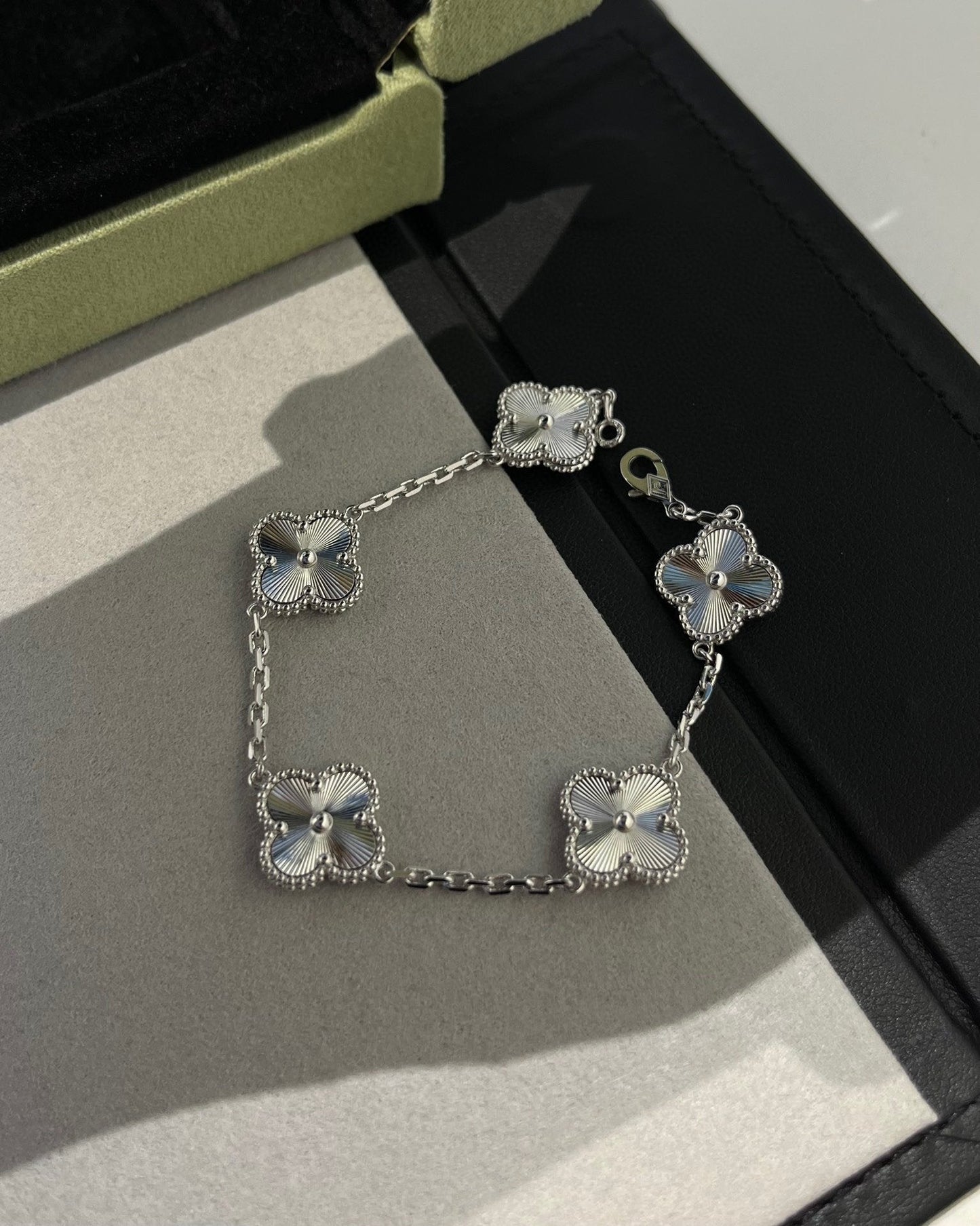 [Miro ]New  CLOVER 5 MOTIF LASER BRACELET COLLECTION