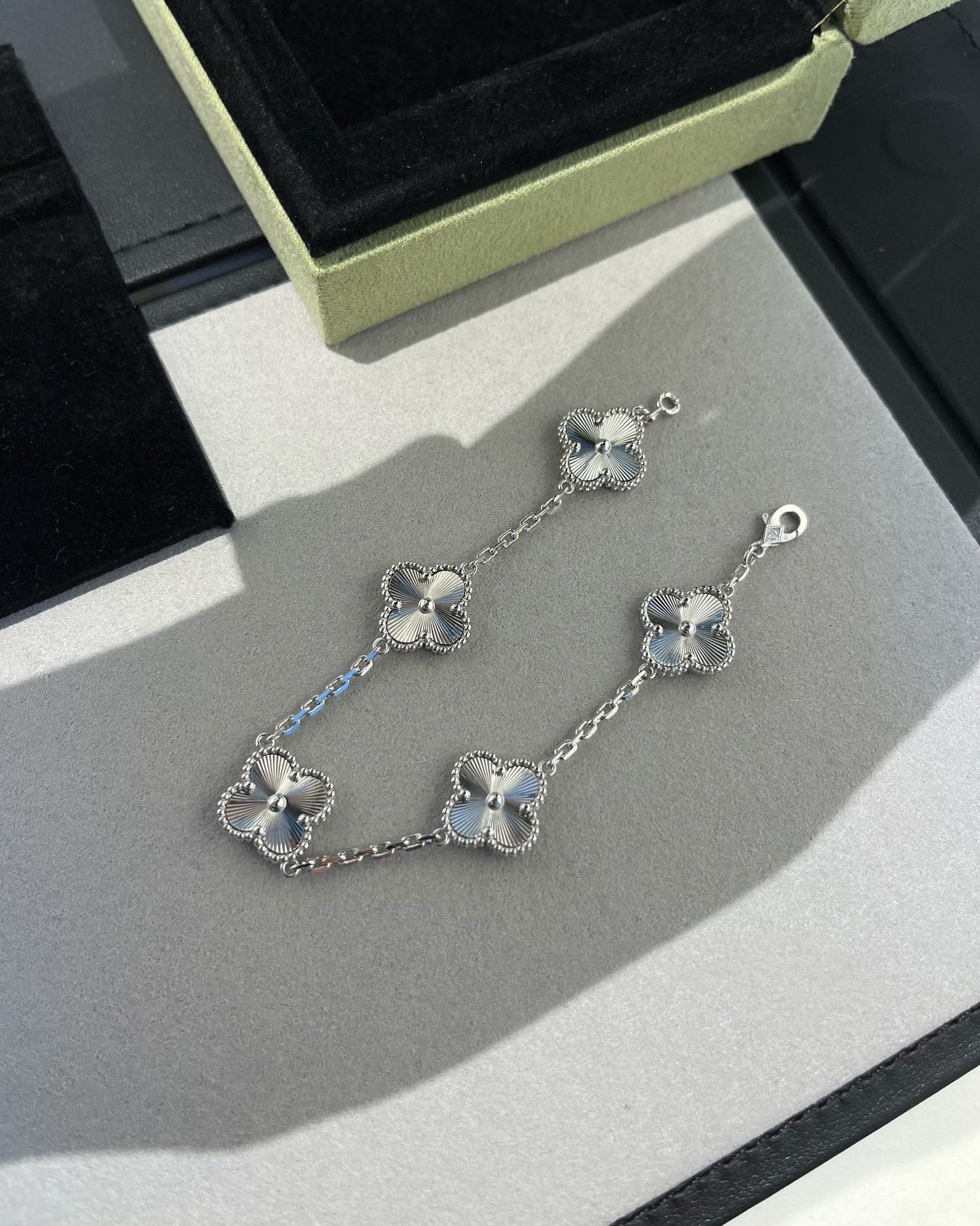 [Miro ]New  CLOVER 5 MOTIF LASER BRACELET COLLECTION